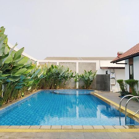 Dejati House Hotel Bekasi Ngoại thất bức ảnh