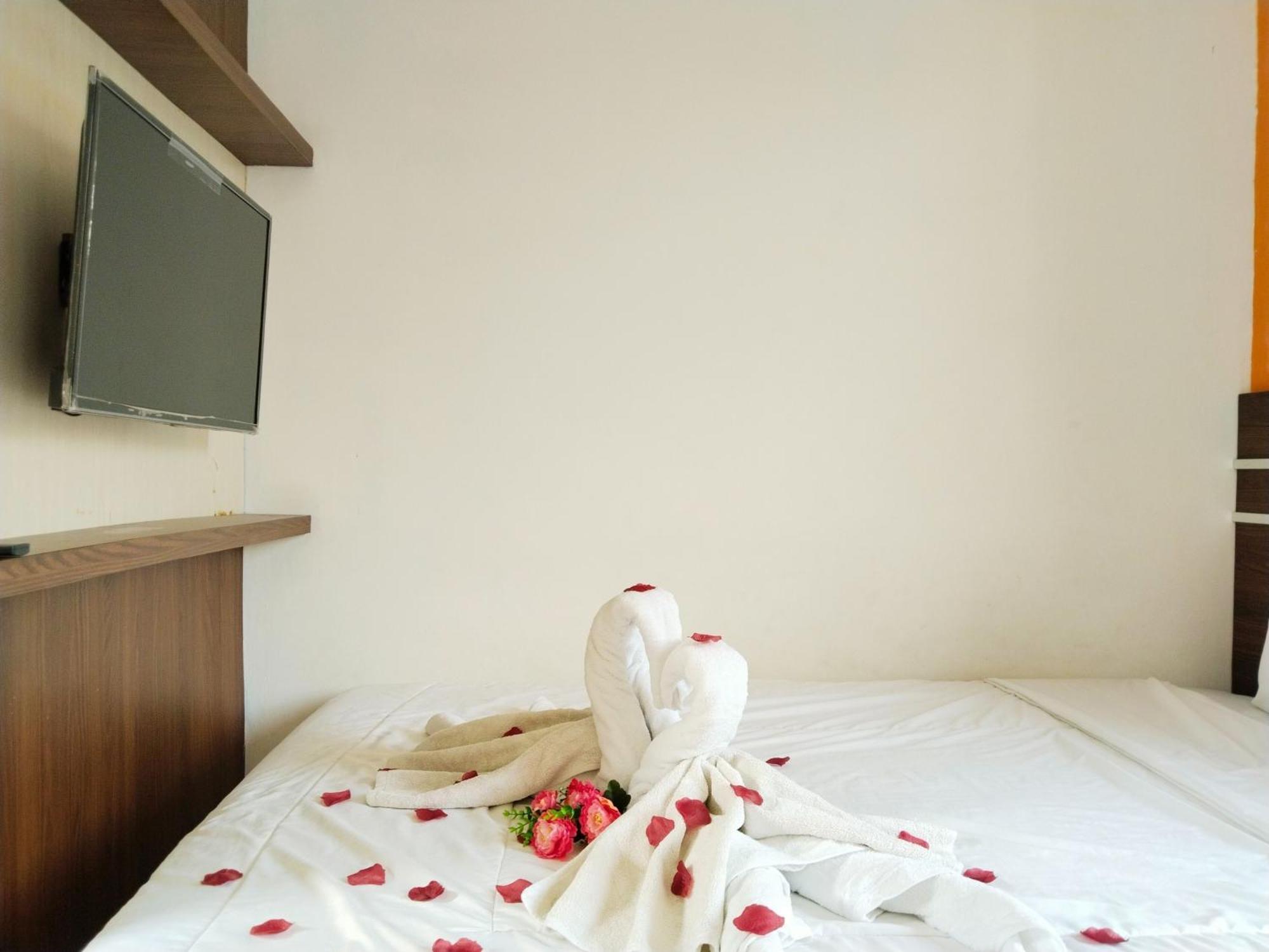 Dejati House Hotel Bekasi Ngoại thất bức ảnh