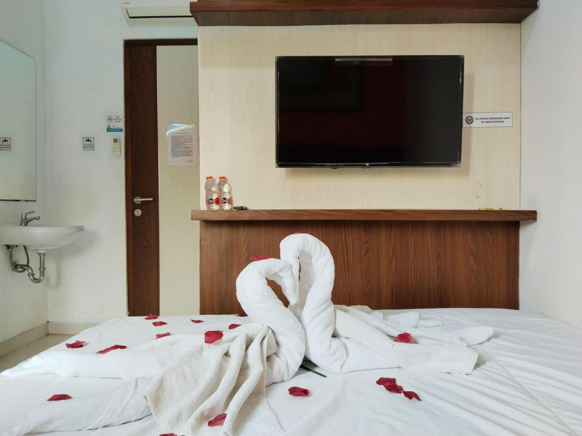 Dejati House Hotel Bekasi Ngoại thất bức ảnh