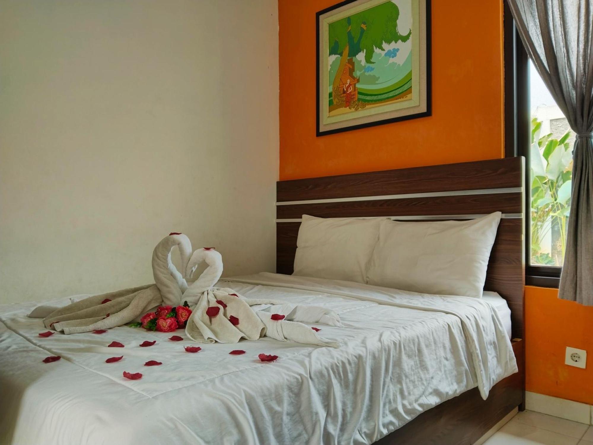 Dejati House Hotel Bekasi Ngoại thất bức ảnh