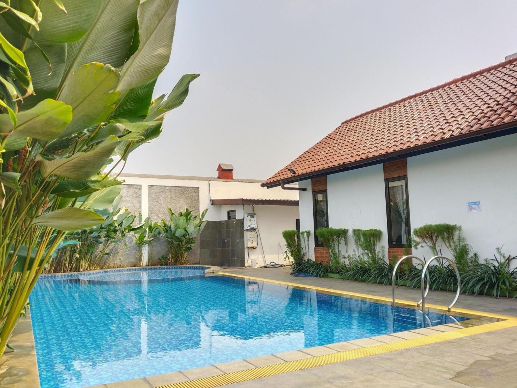 Dejati House Hotel Bekasi Ngoại thất bức ảnh