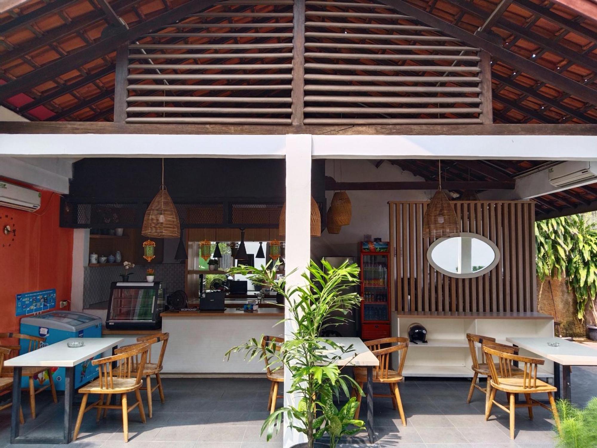 Dejati House Hotel Bekasi Ngoại thất bức ảnh