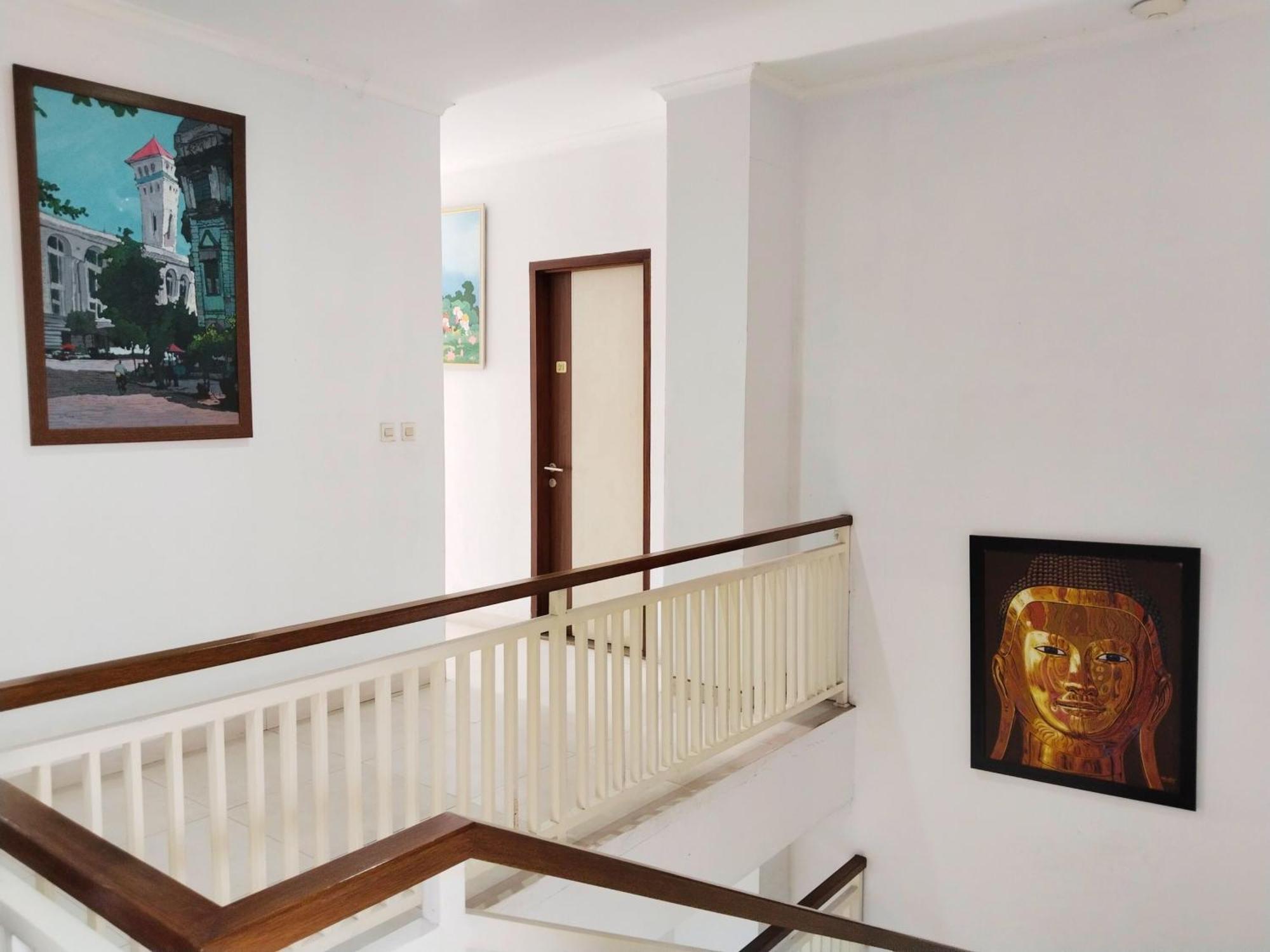 Dejati House Hotel Bekasi Ngoại thất bức ảnh