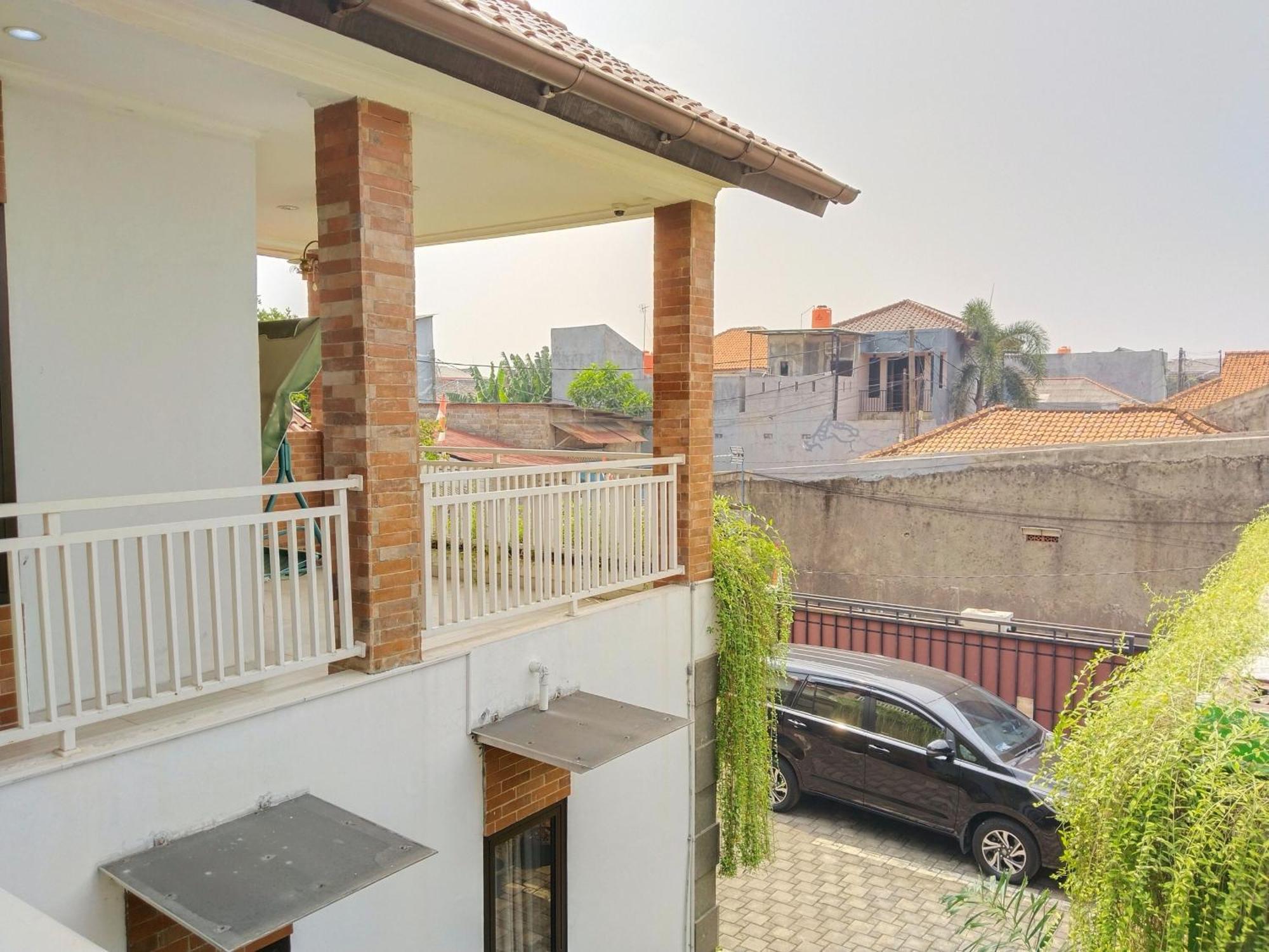 Dejati House Hotel Bekasi Ngoại thất bức ảnh