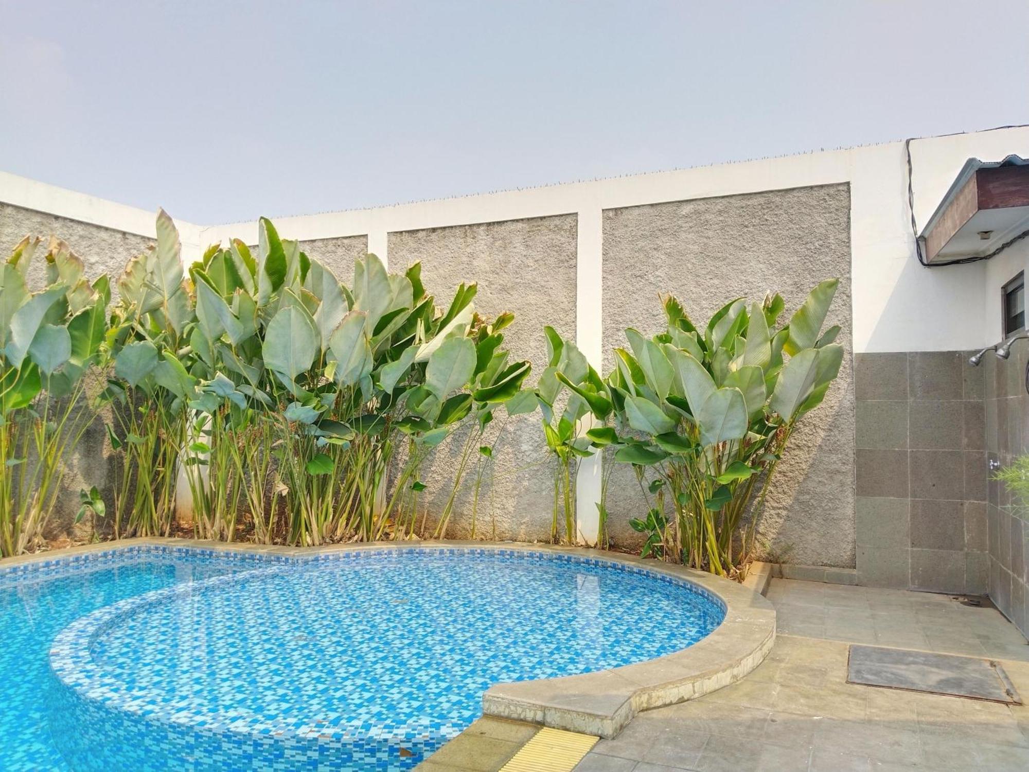 Dejati House Hotel Bekasi Ngoại thất bức ảnh