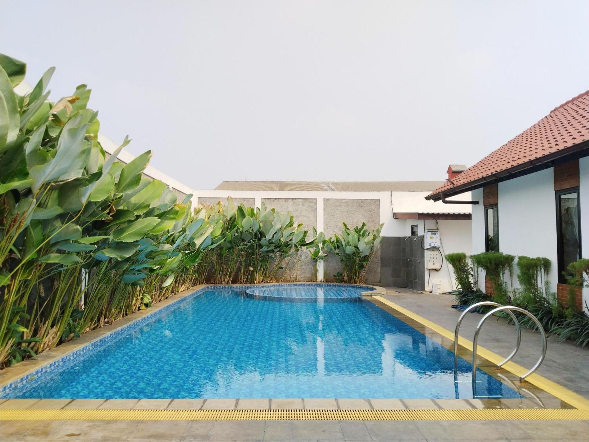 Dejati House Hotel Bekasi Ngoại thất bức ảnh