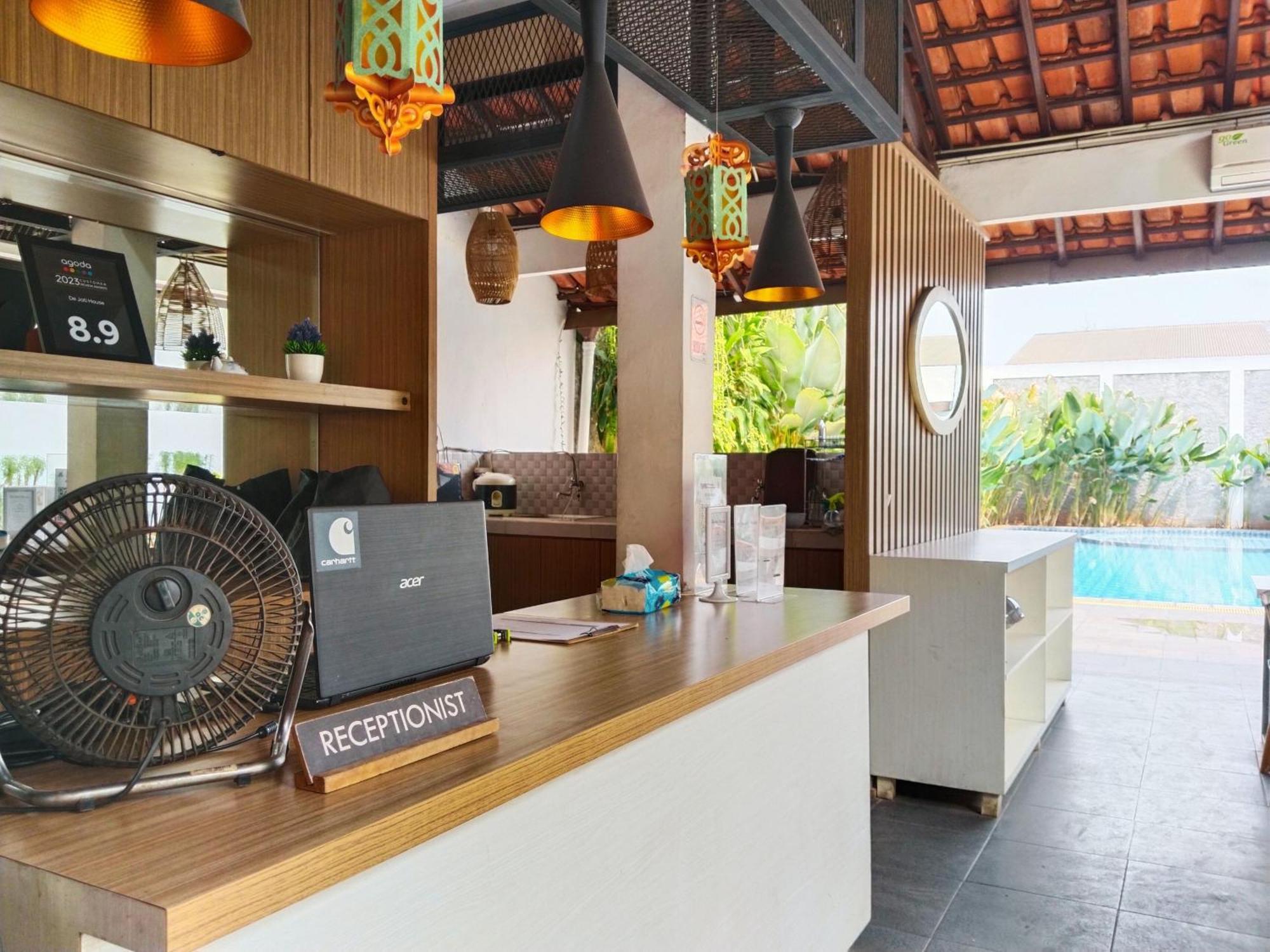 Dejati House Hotel Bekasi Ngoại thất bức ảnh