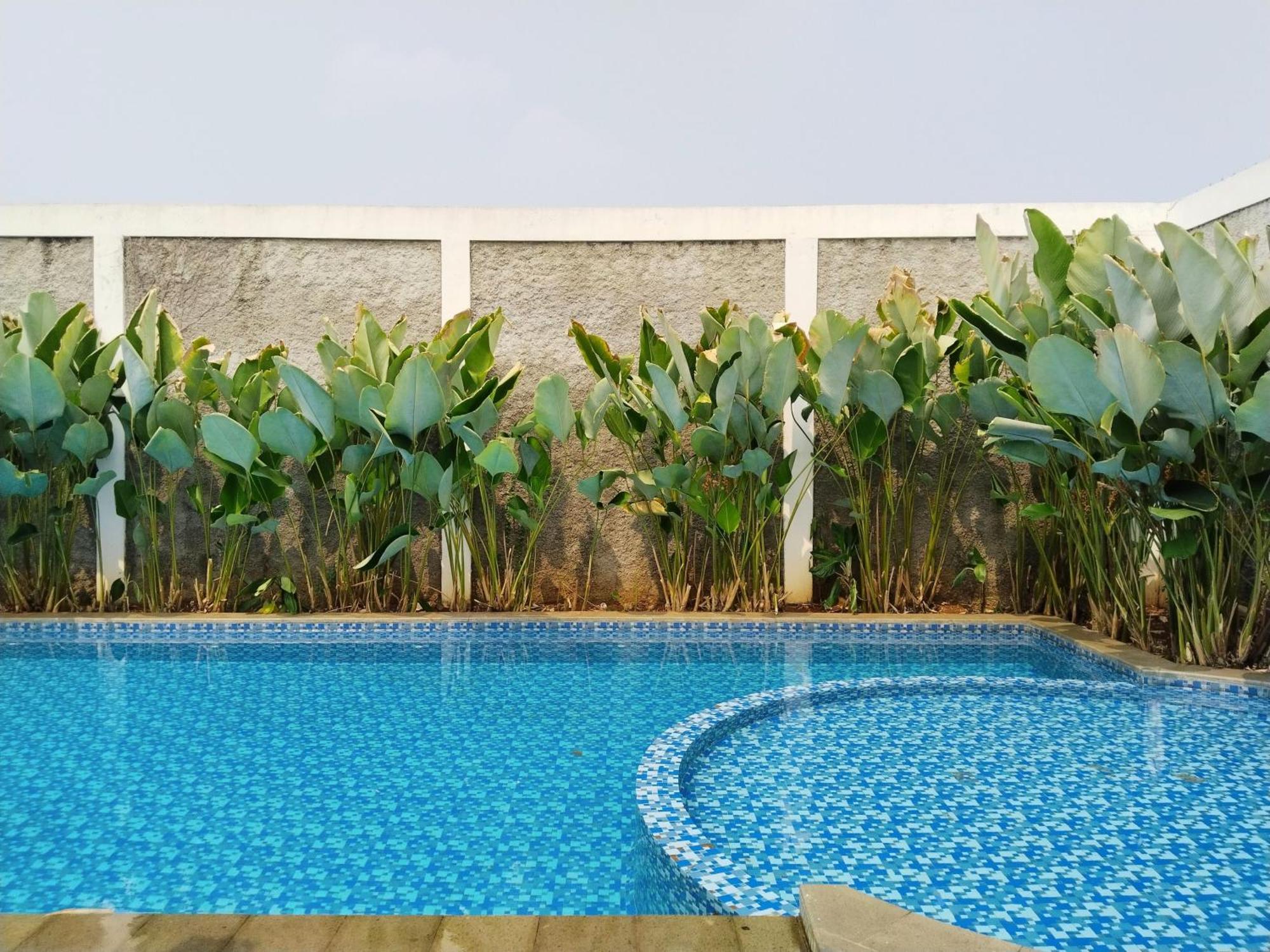 Dejati House Hotel Bekasi Ngoại thất bức ảnh