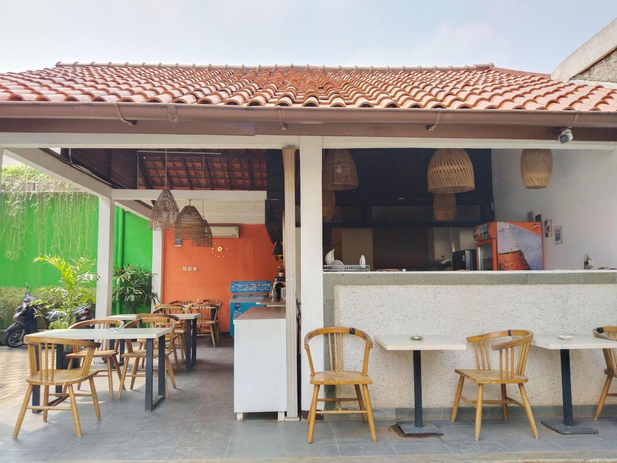 Dejati House Hotel Bekasi Ngoại thất bức ảnh